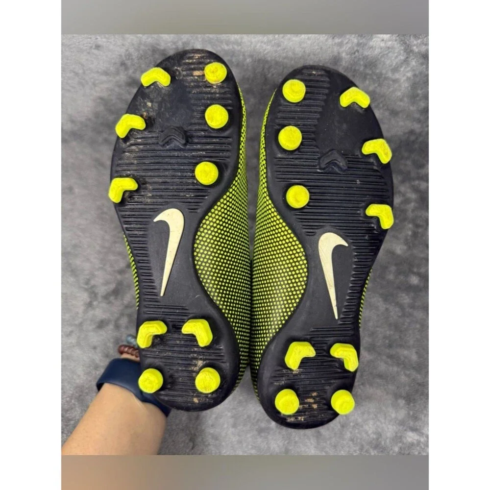 1Y Nike Jr. Bravata II FG Soccer Cleats Low Top Lace Up Black Volt